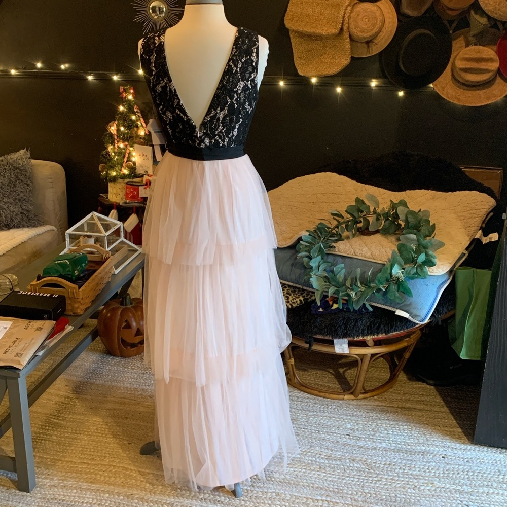 NWT Avec Les Filles Elegant Black and Blush Tiered Lace Evening Gown size 8 - Picture 3 of 12